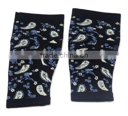 COSIT RAKUSAKU Foot Relaxing and Massage Supporters Black Paisley Made in Japan