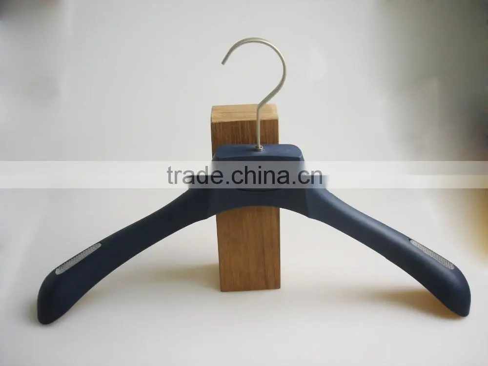 HA7056 bright coloured hanger women clothes plastic hanger