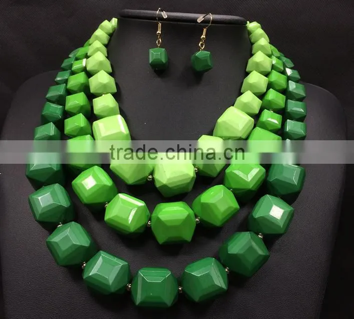 2016 latest design heavy acrylic necklace set multilayer bulk necklace set