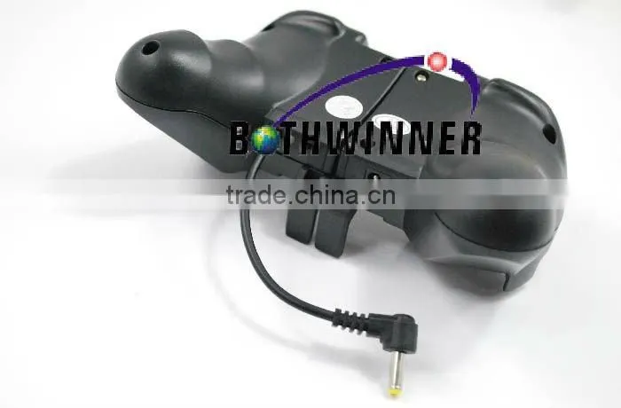 Rechargeable grip for PSP