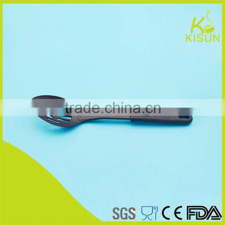 2015 High Quality Made in China kitchen leak spoon nylon spoon with hole