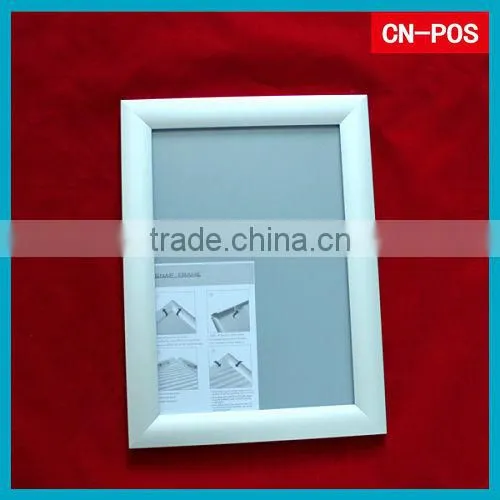 stand showing aluminium price frame in supermarket