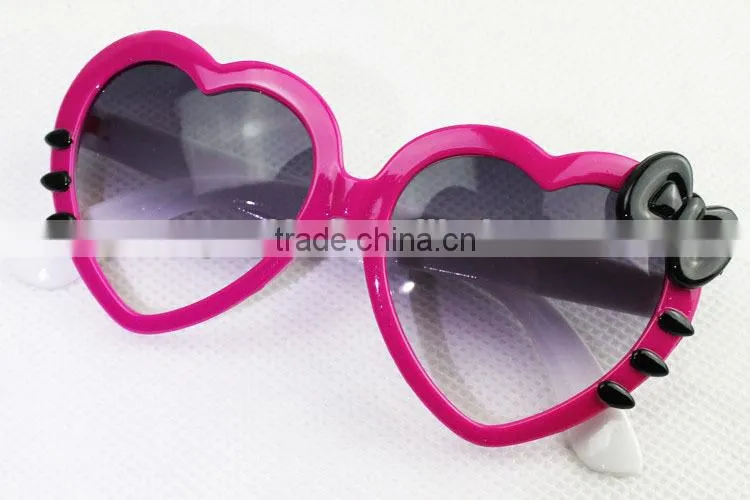 2015 New Style Heart-shaped Glasses Kids Sun Glasses Fashionable Glasses Plastic Sunglasses