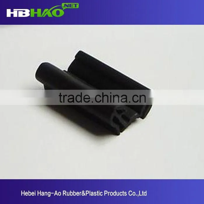 Sealing rubber strip for curtain wall for sealing on the ancillary frame parts of wall