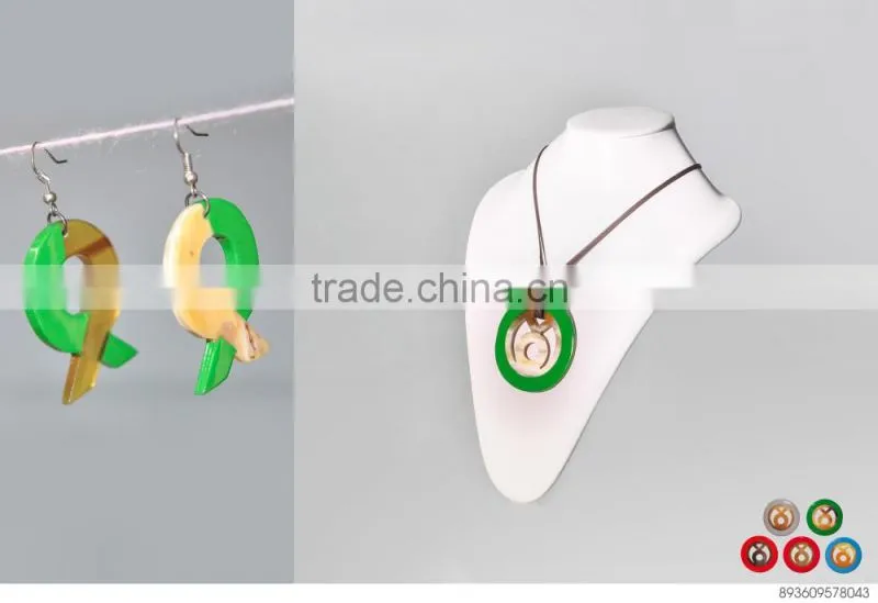 Set of necklace and earrings, made of natural horn and lacquer in Vietnam code: KS_VTC13