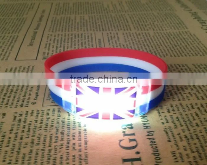 2016 Promotional LED Silicone Bracelet China Supplier