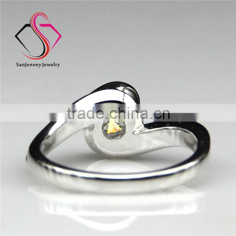 Round Brilliant Cut Forever One Moissanite 1 Carat 6.5mm Center Rose Style 14k 18k White Yellow Gold Diamond Engagement Ring