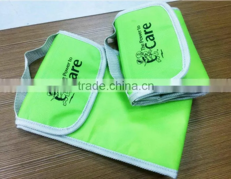Folding Cooler Bag used for dinner and hamburger packing