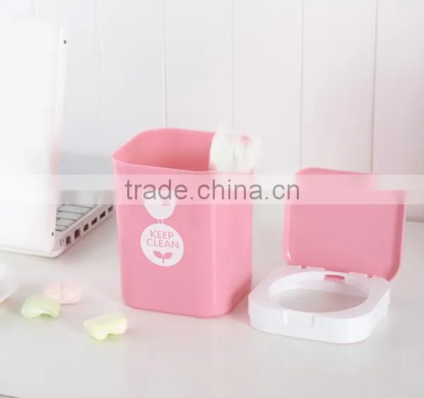 Little plastic dumpster with lid