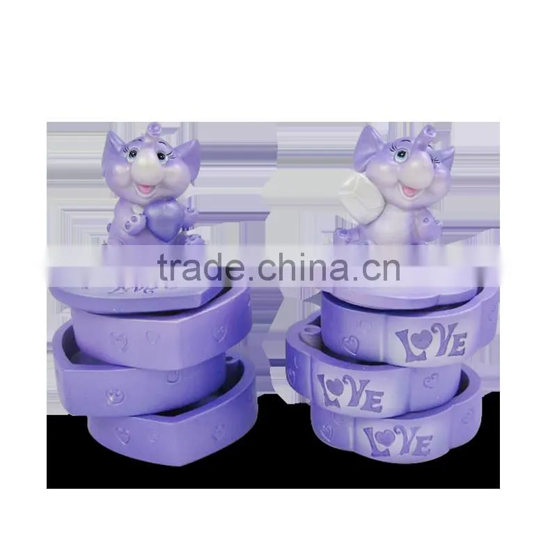 Polyresin Valentine money box for gift