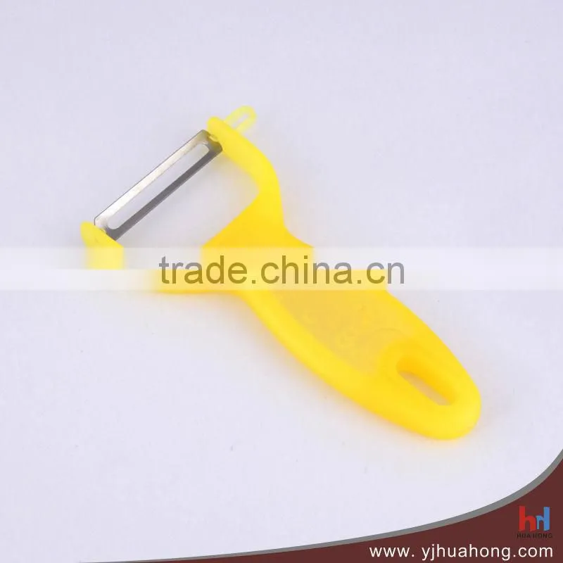 Wide blade manual vegetable peeler with transparent plastic handle