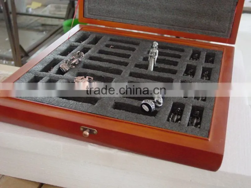Warrior Knight design metal chess with board