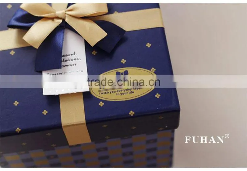 Party favors gift paper box with big ribbon for packing candy