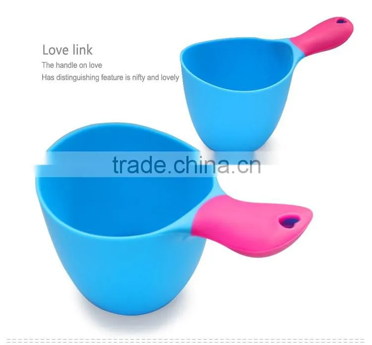 factory directly supply scoop with soft rubber handle