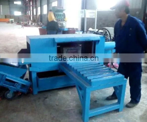 Scarp battery cutting machine