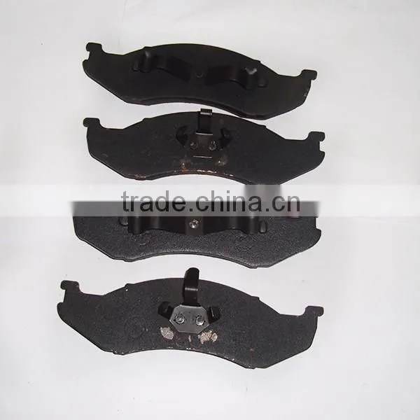D477 5191955AA 4883344AD Front Brake Pads Shoes Set for Jeep Cherokee Jeep Grand Cherokee Jeep Wrangler