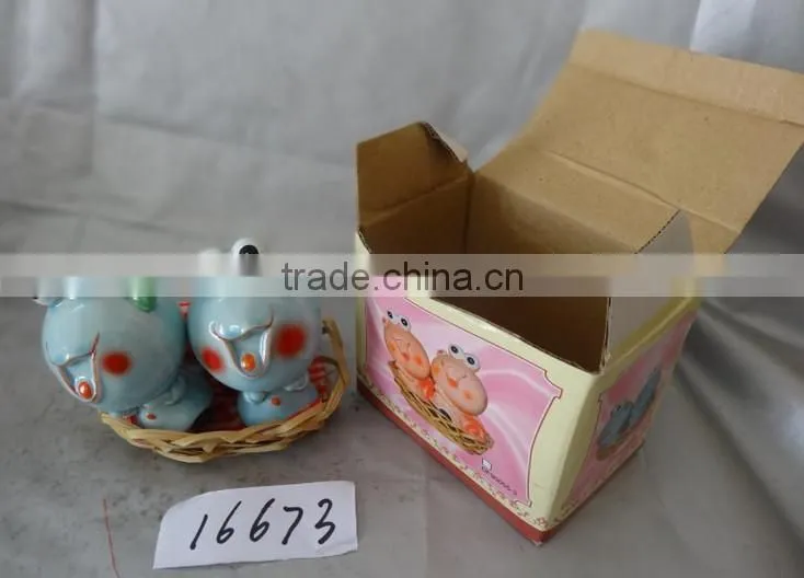 ceramic frog salt and pepper shaker custom design