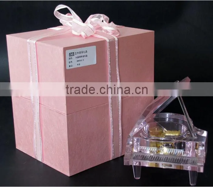 Various crystal piano, with different sizes and colors