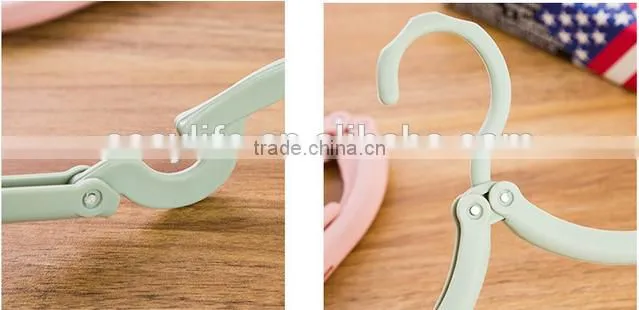 Hot selling plastic foldable travel home clothes hanger with anti-slip grooves