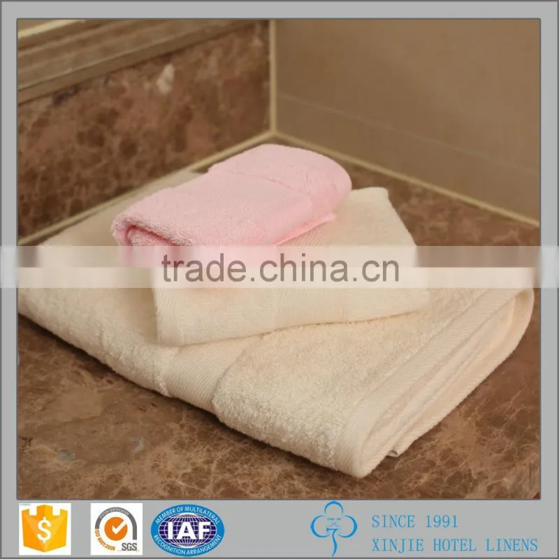 White Bobby Border Hotel Towel Set with Yarn-dyed Logo