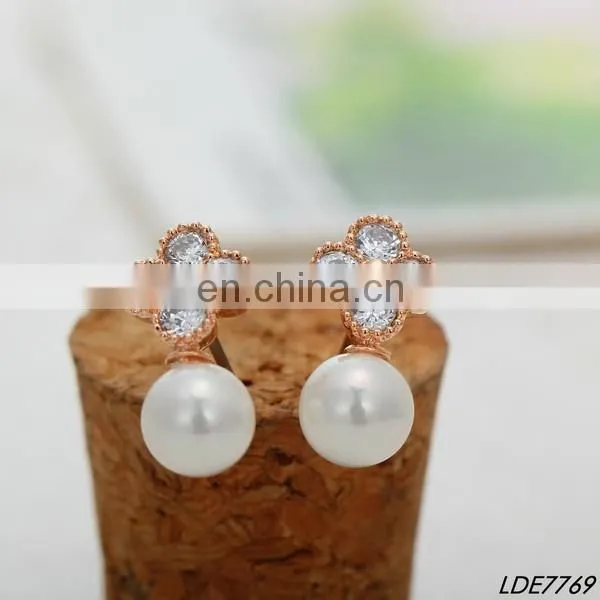 Gold ear tops designs hot wholesale chic gold delicate diamante flower bridesmaid wedding double sided pearl stud earrings