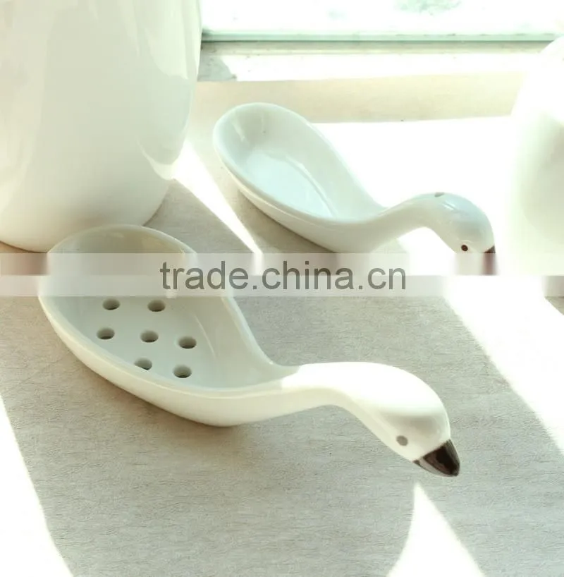 2016 new Health ceramic hot pot colander swan kitchen ceramic spoon