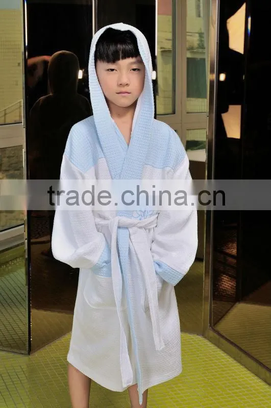 Fashion blue patterned cotton waffle boys bathrobe with embroidery