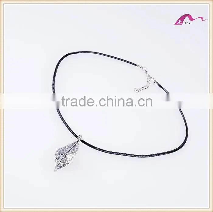 Simple Fashion Charm Leaf Shaped Pendant Leather Rope Necklace