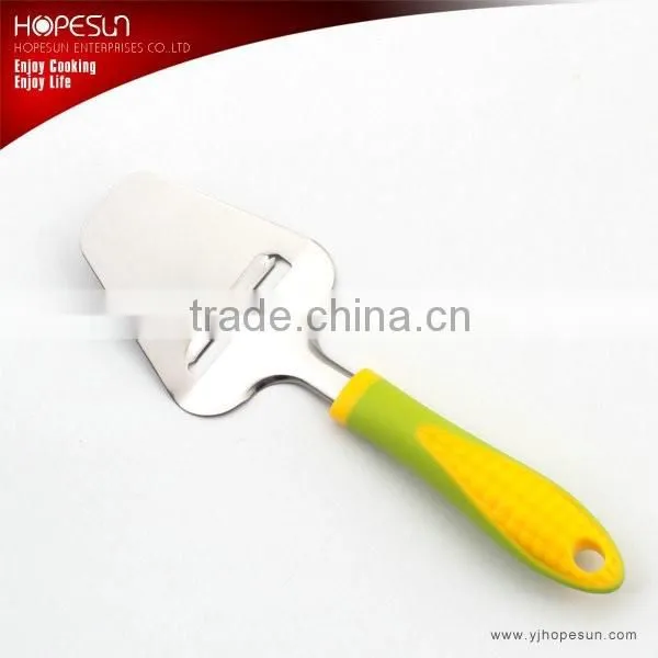 New design houseware accessories gadgets plastic cake shovel with metal handle