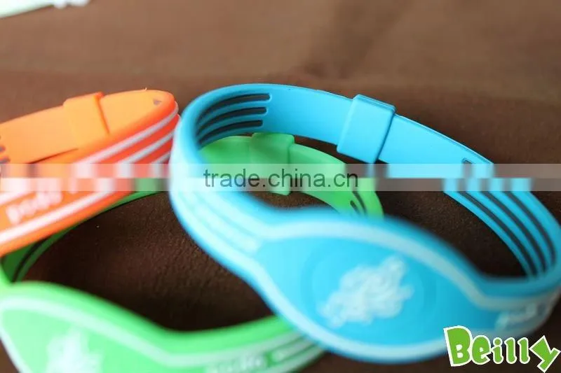 2013 the best-selling high quality fashion custom design silicon sports bracelet