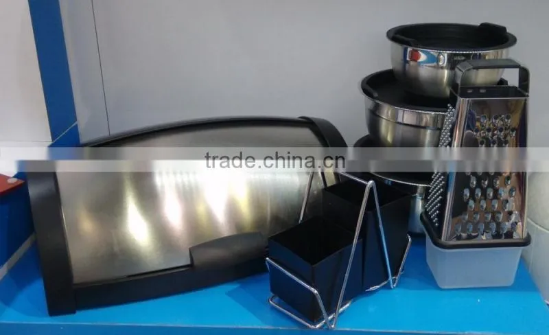 metal bread bin with wooden bottom