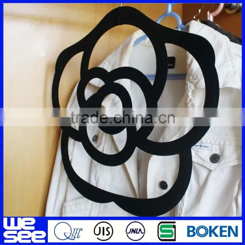 Velvet hanger for scarves in black