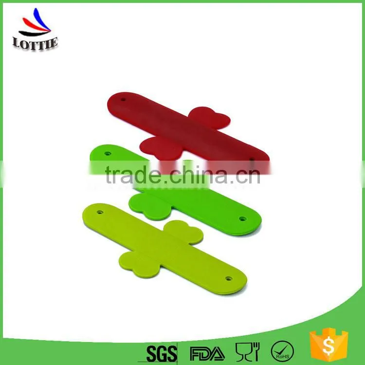 Low price Custom Logo silicone mobile phone holder fashion silicone holder for phone