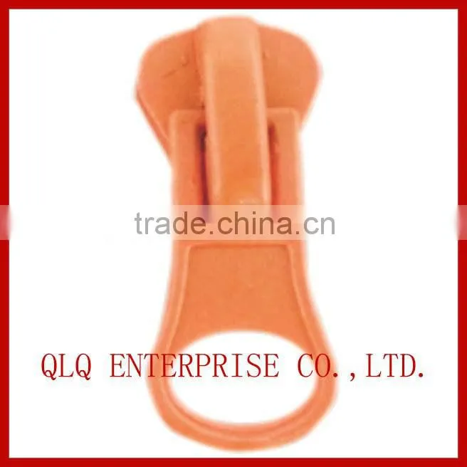 Auto lock zipper and slider