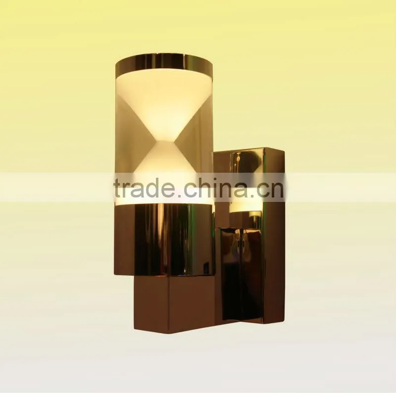 Popular Acrylic Pure White LED Wall Light in High Quality MB3298-1