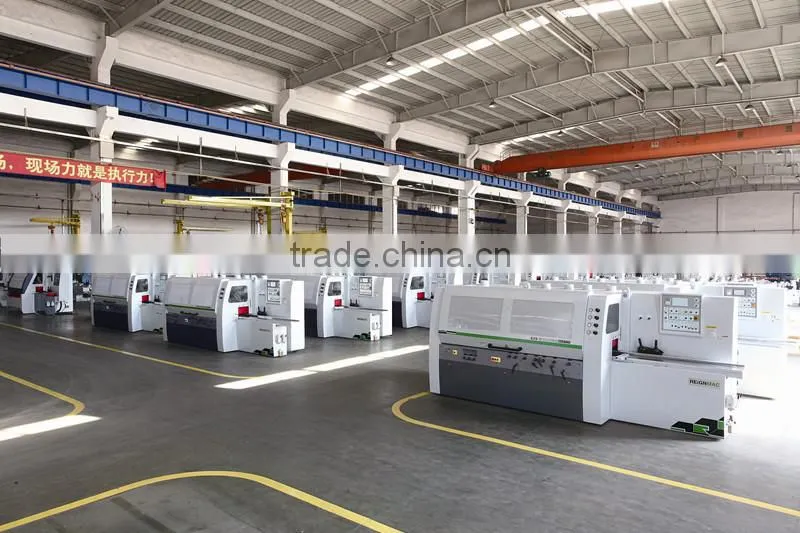 Heavy duty 4 sided moulder/planer with automatic control