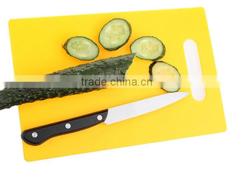 Kitchen helper plastic round chop chop cutting board