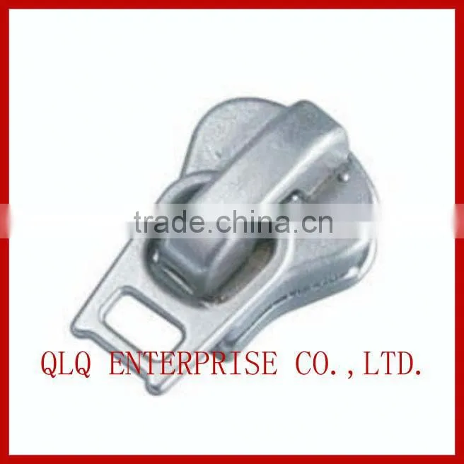 Auto lock zipper and slider