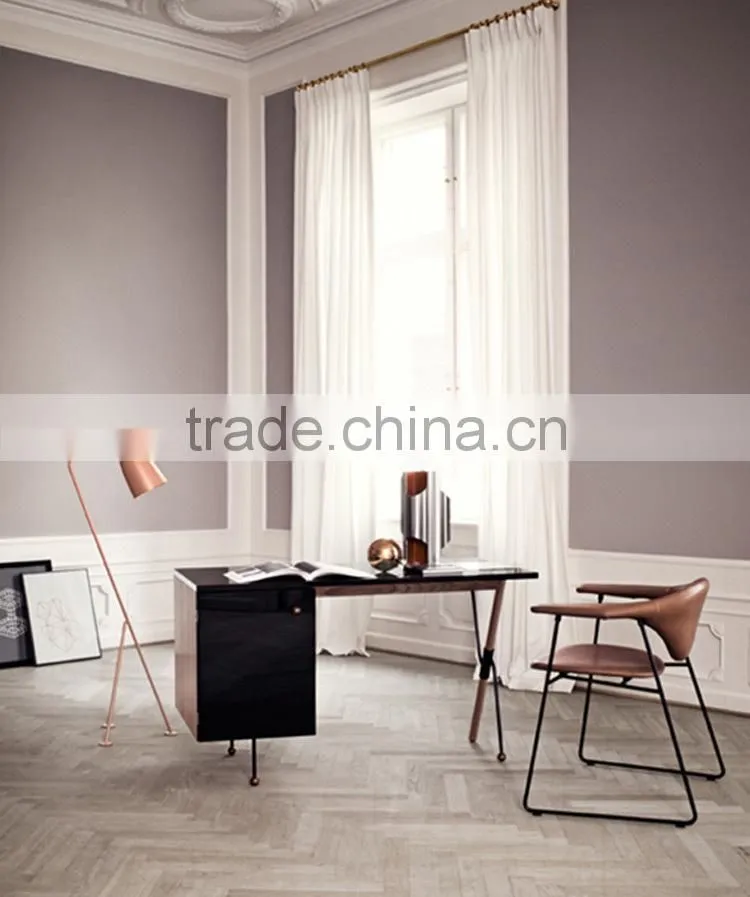 New Discount chief executive desk
