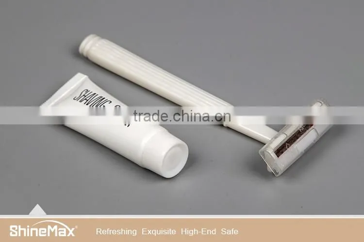 Pivot head rubber handle disposable razor
