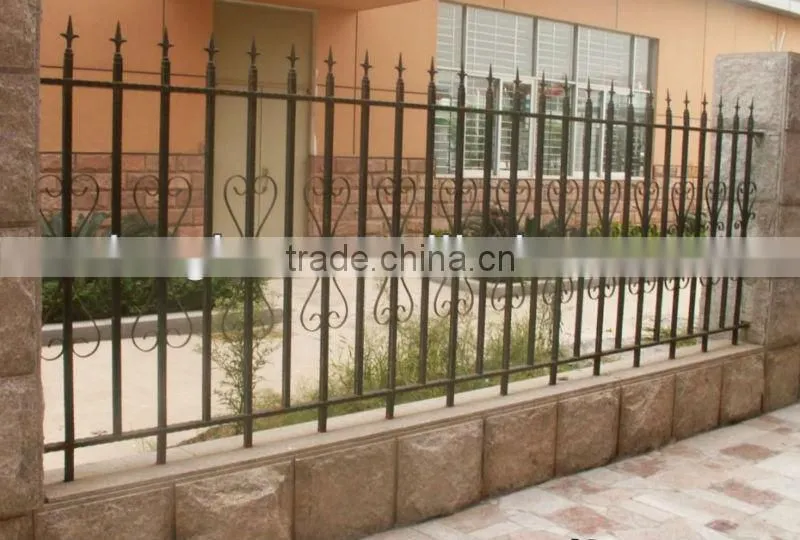 2015 Top-selling modern iron fence bracket design