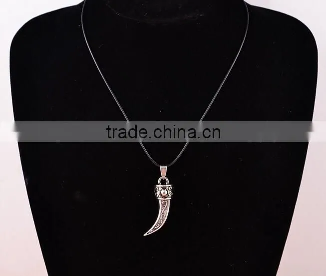 Fashion Stainless Steel Wolf Tooth Fake Turquoise Pendant Necklace Mens Jewelry