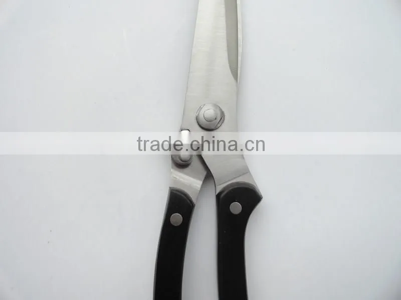 Classic POM Handle Serrated Blade Chicken Scissors
