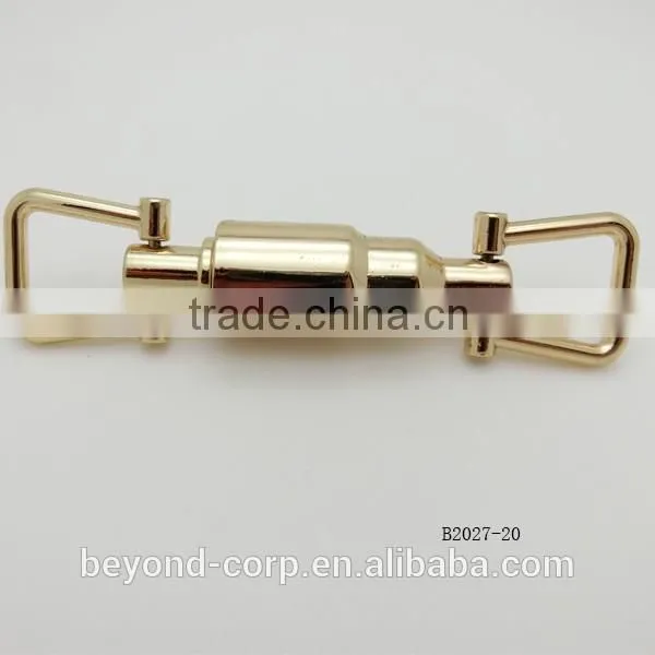 Elegant metal lock connector for lady's handbag or belt interlock buckle