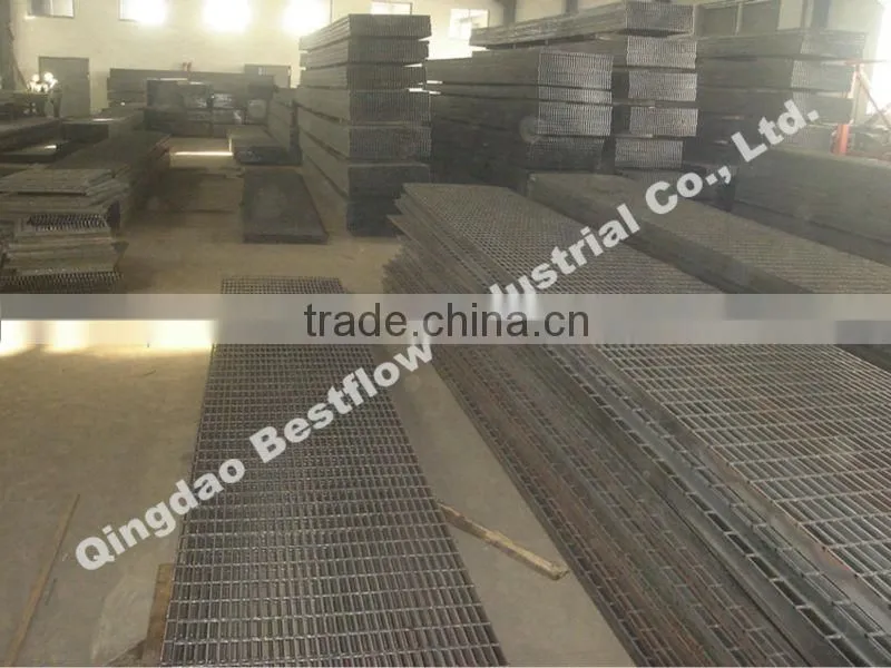 Galvanized steel grating