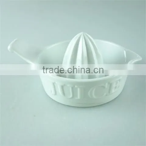White ceramic lemon/orange squeezer to make juice with cheap price