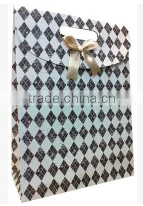 Fashionable and Customized foldable paper gift bag