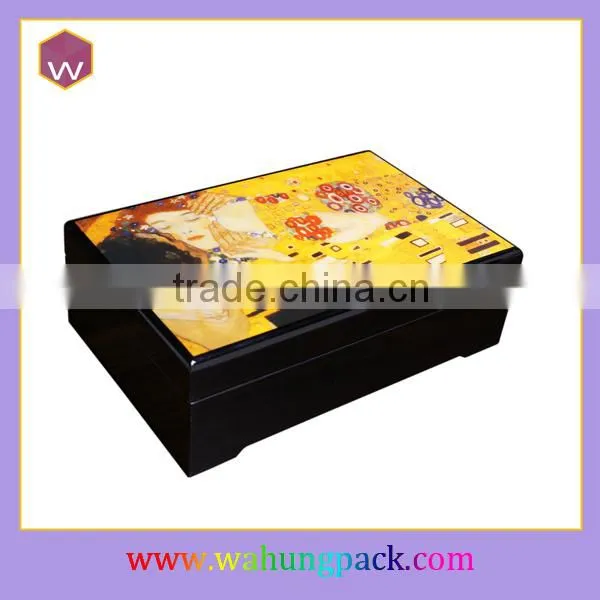 Novelty Gift Music Box Personalized Wooden Music Birthday Box With Custom Figure Cover