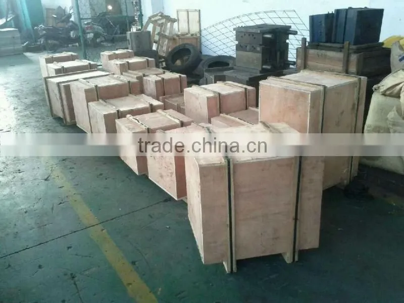 Plastic pipe fitting mould