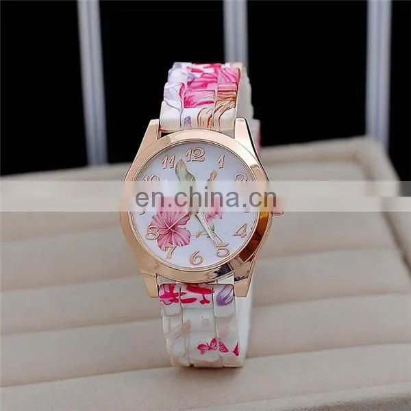 2014 Yiwu Supplier Women Flower Quartz Vogue Watch Wholesale